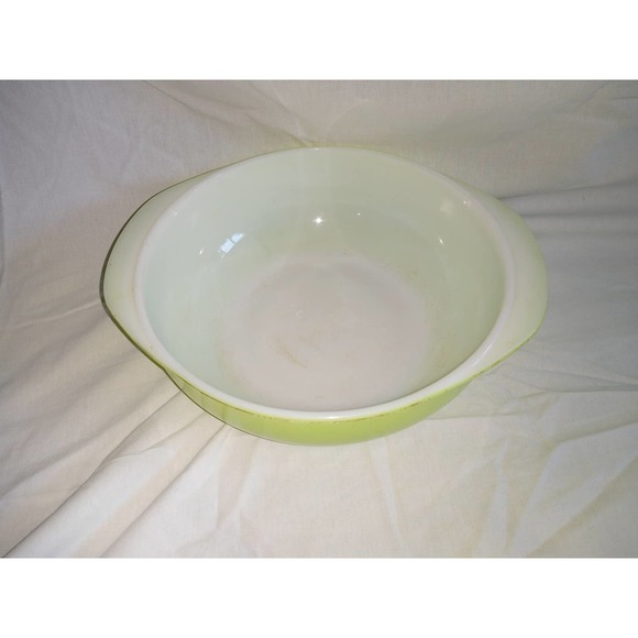 Pyrex 023 lime green 2 quart bowl - Picture 3 of 7